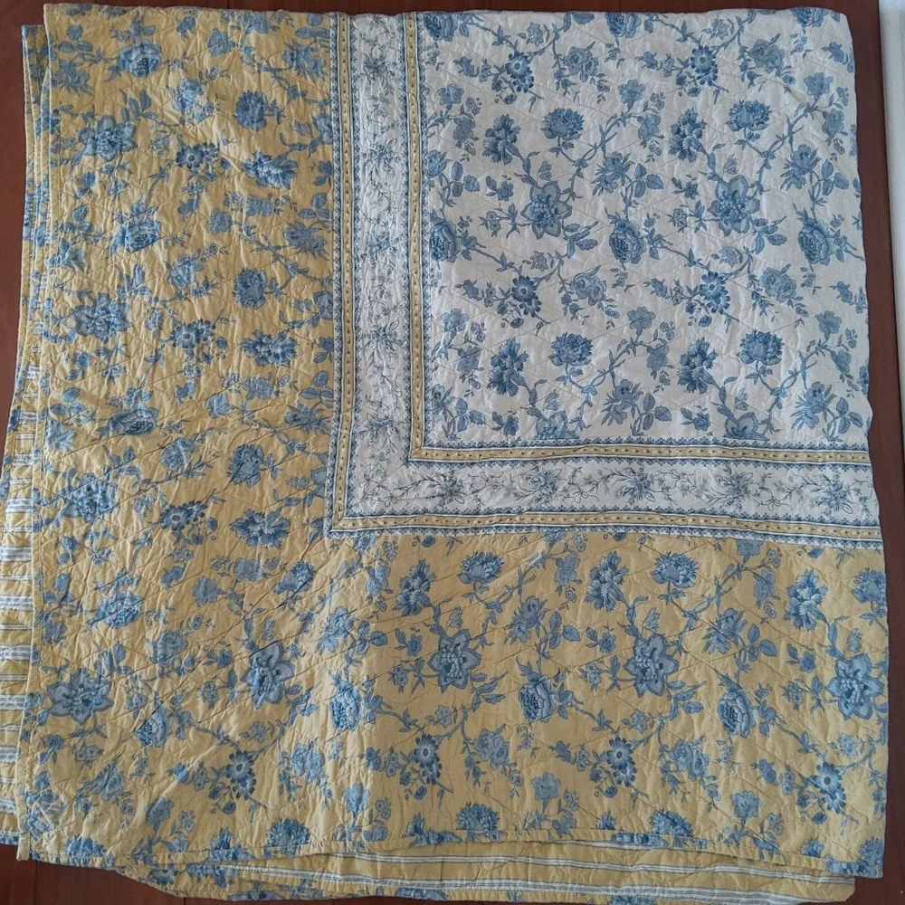WILLIAMS SONOMA💥Nwot💥Yellow & Blue Floral Quilted Reversible Tablecloth/Quilt